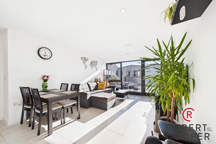 2 Bedroom Apartment For Sale In Alexandra Avenue, Harrow, HA2