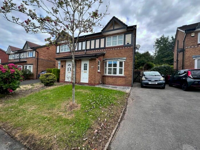 3 Bedroom Semi-Detached House To Rent In Stonehaven, Bolton, BL3