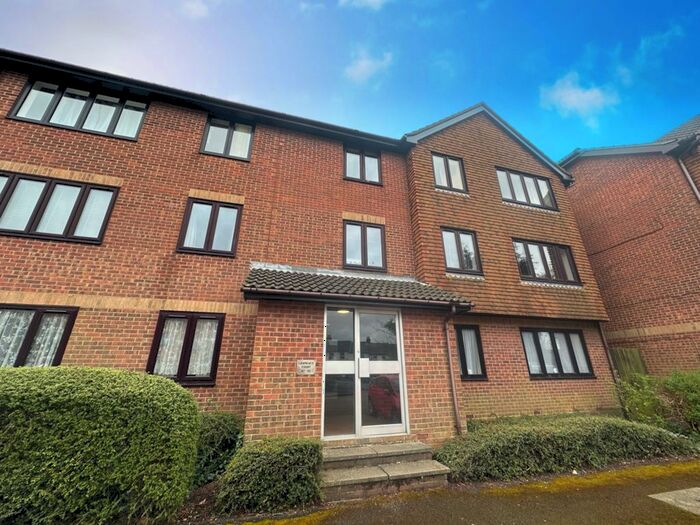 1 Bedroom Flat To Rent In Lawrence Court, Folkestone, CT19