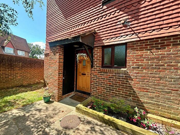 1 Bedroom Flat For Sale In Marigold Way, Croydon, CR0