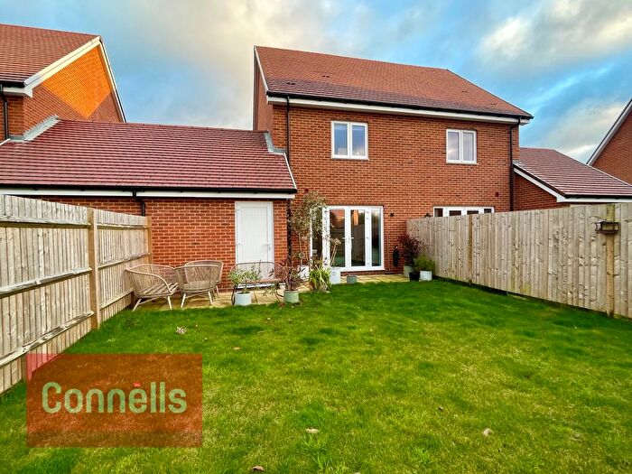 3 Bedroom Semi-Detached House To Rent In Spruce Hill Brook, Faygate, Horsham, RH12