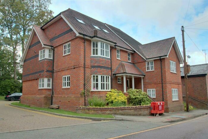 2 Bedroom Apartment To Rent In Chesham Road, Berkhamsted, HP4