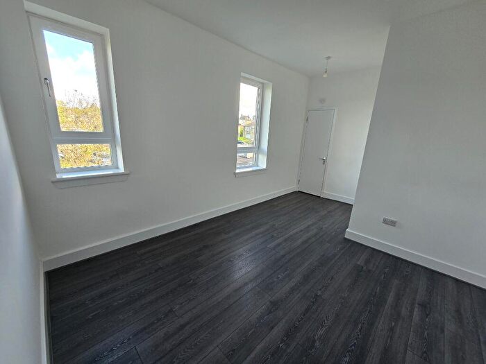 2 Bedroom Flat To Rent In Cumbernauld Road, Millerston, Glasgow, G33