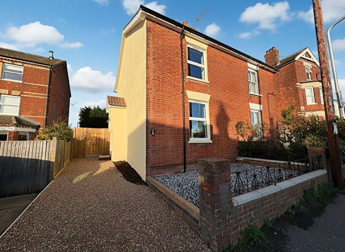 3 Bedroom Semi Detached House To Rent In The Crescent, Tonbridge, TN9