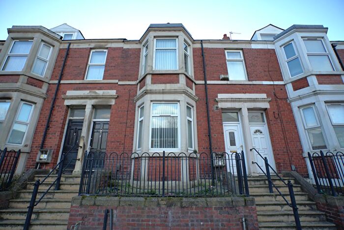 2 Bedroom Flat To Rent In Sunderland Road (E), Gateshead, Tyne Amp; Wear, NE8