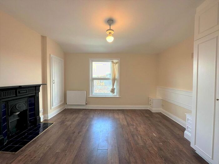 Studio To Rent In Heath Road, Twickenham, TW1