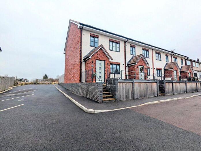 3 Bedroom End Of Terrace House To Rent In Beacon Lane, Winterbourne, Bristol, Gloucestershire, BS36