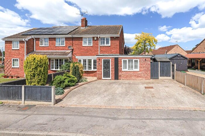 3 Bedroom Semi-Detached House For Sale In Oakdale Close, Snaith, DN14