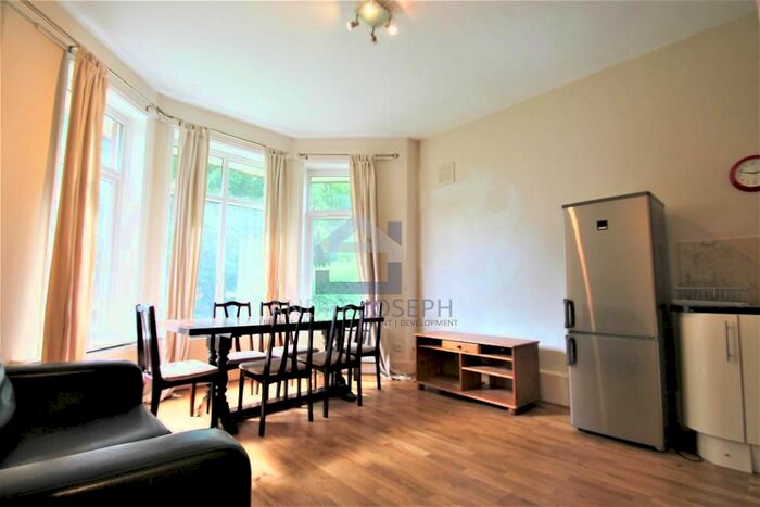 2 Bedroom Flat To Rent In Aldrington Road, Furzedown, London, SW16