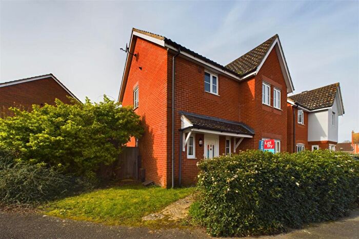 3 Bedroom Link Detached House To Rent In Comfrey Way, Thetford, IP24