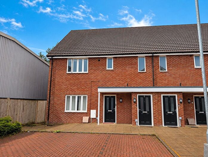 2 Bedroom Maisonette For Sale In Langford Way, Thatcham, Berkshire, RG19
