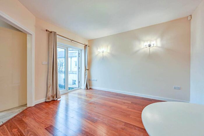 3 Bedroom Maisonette To Rent In Summer Road, Thames Ditton, KT7