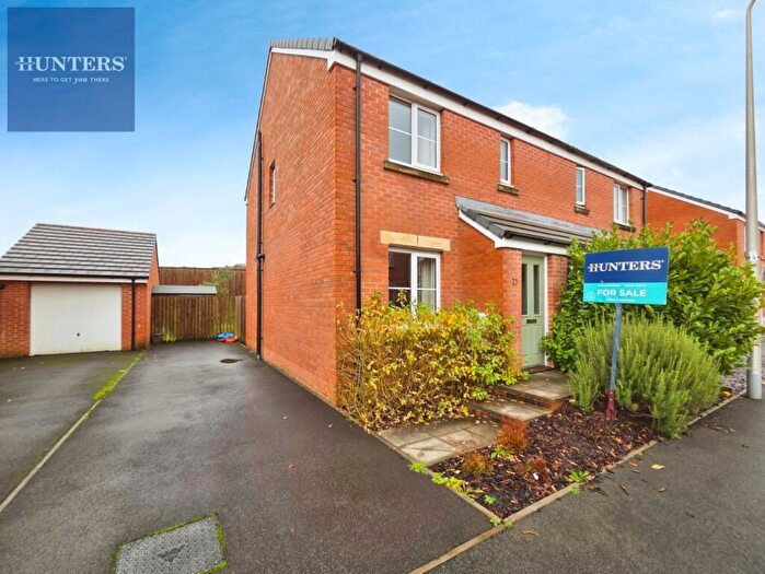 3 Bedroom House For Sale In Maes Brynach, Brynmenyn, Bridgend, CF32