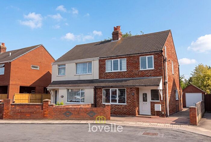 3 Bedroom Semi-Detached House For Sale In Walker Avenue, Grimsby, DN33