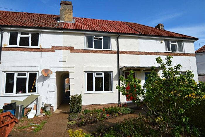 2 Bedroom Terraced House For Sale In Springfield Road, Whitton, TW2