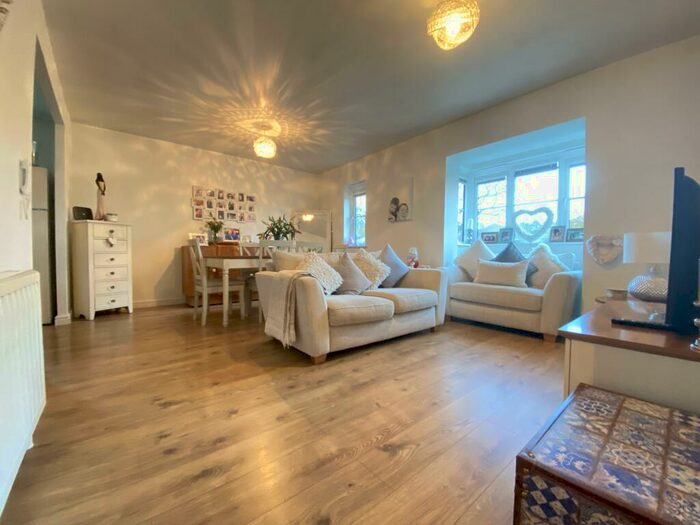 2 Bedroom Flat To Rent In Ottawa Court, Broxbourne, EN10