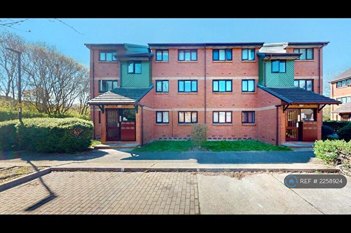 2 Bedroom Flat To Rent In Maltby Drive, Enfield, EN1