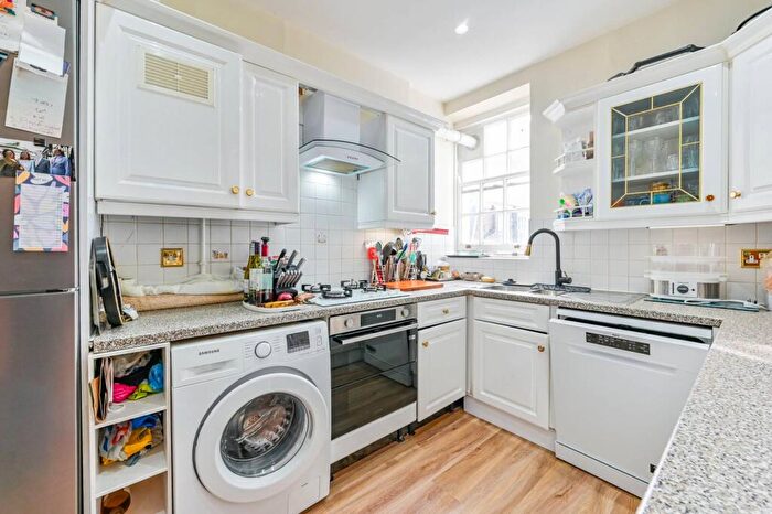 2 Bedroom Flat To Rent In Circus Road, St John's Wood, London, NW8