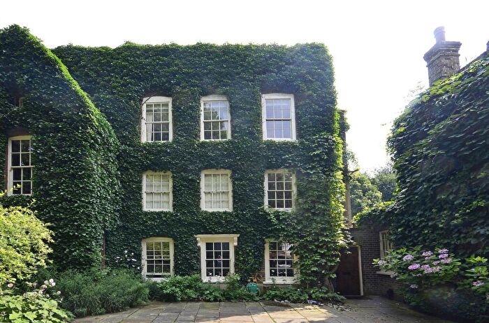 2 Bedroom House To Rent In Frognal, Hampstead, London, NW3