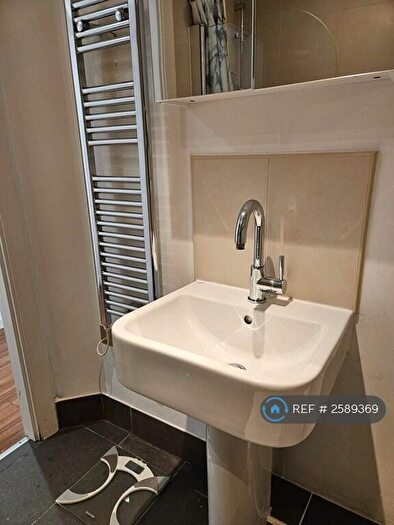 2 Bedroom Flat To Rent In Basilica, Leeds, LS1