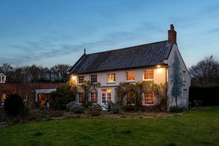 6 Bedroom Link Detached House For Sale In Hawthorn House, Dereham, Norfolk, NR20