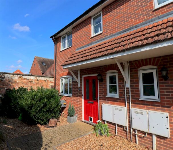 3 Bedroom Semi-Detached House To Rent In Harrisons Walk, Thrapston, Kettering, NN14