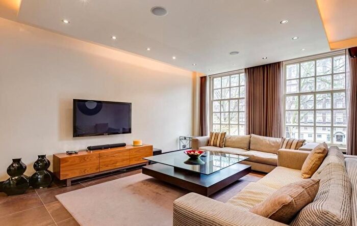 3 Bedroom Flat To Rent In Connaught Street, Hyde Park Estate, London, W2