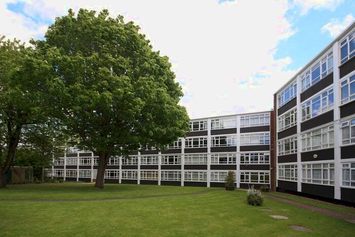 3 Bedroom Flat To Rent In Putney Heath Lane, London SW15