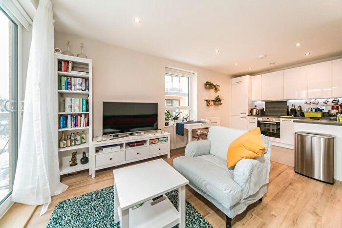 1 Bedroom Apartment For Sale In Bedwyn Mews, Reading, Berkshire, RG2