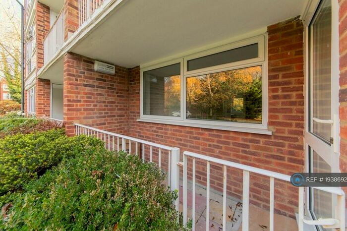 2 Bedroom Flat To Rent In Aran Drive, Stanmore, HA7