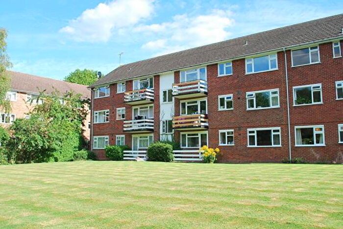 1 Bedroom Apartment To Rent In Lovelace Gardens, Surbiton, KT6