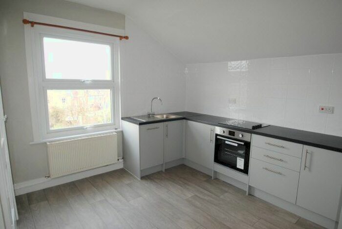 1 Bedroom Flat To Rent In Shardcroft Avenue, Herne Hill, SE24