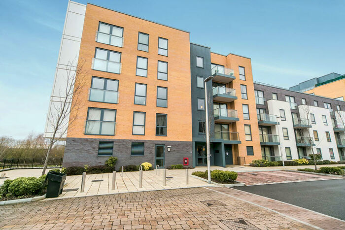 2 Bedroom Apartment To Rent In Cygnet House, Kennet Island, RG2