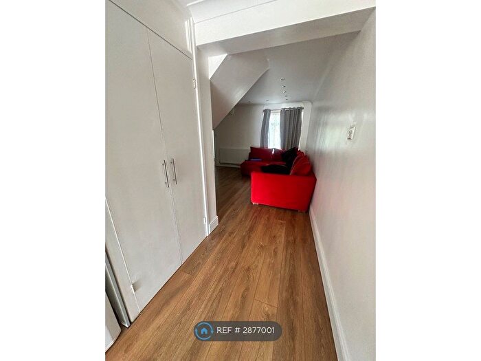 2 Bedroom Maisonette To Rent In Jessop Road, Stevenage, SG1