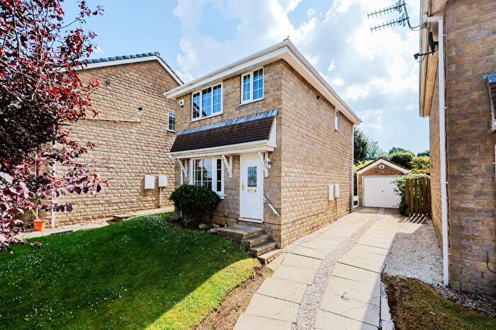 3 Bedroom Detached House For Sale In Woodhall Court, Calverley, Pudsey, West Yorkshire, LS28