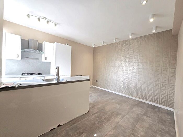 3 Bedroom Flat To Rent In Beaumont Court Upper Clapton Road, London, E5