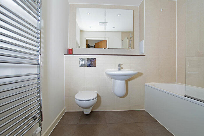 2 Bedroom Apartment To Rent In Queen Mary Avenue, South Woodford, E18