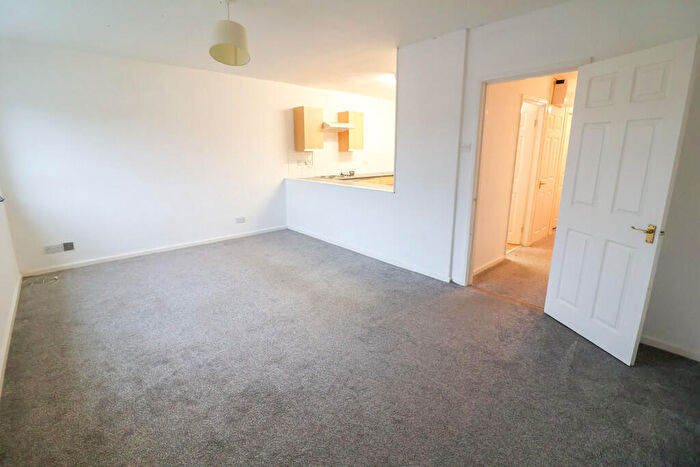 2 Bedroom Flat To Rent In Green Lane, Hadfield, SK13