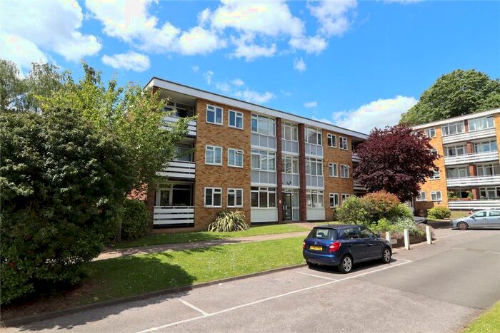 3 Bedroom Apartment To Rent In Radstone Court, GU22