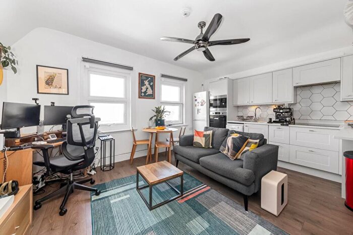 1 Bedroom Flat For Sale In Bromar Road, Camberwell, London, SE5