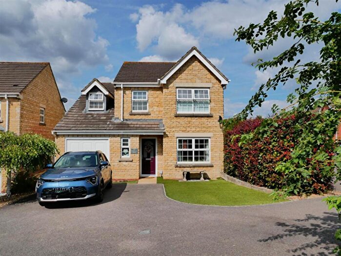 4 Bedroom Detached House For Sale In Claypole Mead, Pewsham, Chippenham, SN15