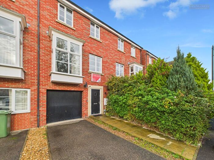 4 Bedroom Town House For Sale In Molyneux Square, Hampton Vale, Peterborough, PE7