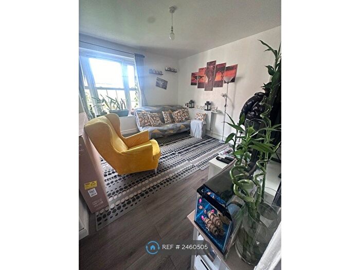 1 Bedroom Flat To Rent In Exeter House, London, SE15