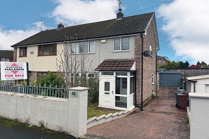 3 Bedroom Semi-Detached House For Sale In Yew Tree Drive, Bredbury, Stockport, SK6