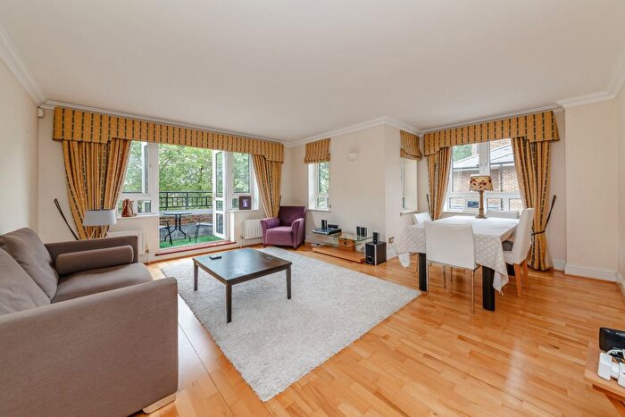 2 Bedroom Flat To Rent In Avon House, Samuel Gray Gardens, Kingston Upon Thames, KT2