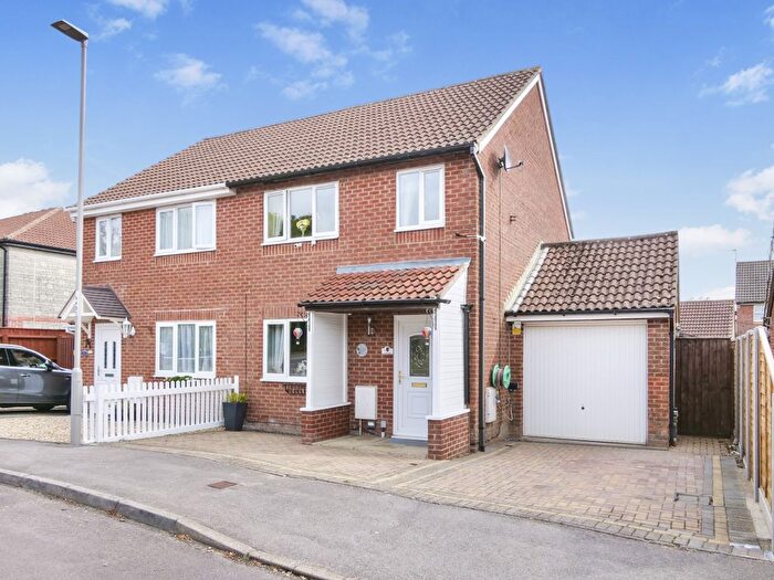 3 Bedroom Semi-Detached House For Sale In Beaufoy Close, Shaftesbury, SP7