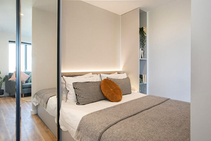 Flat To Rent In Enclave Croydon, CR0