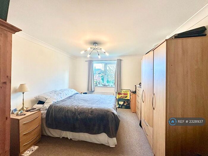 2 Bedroom Flat To Rent In Garden Mews, Harrogate, HG2