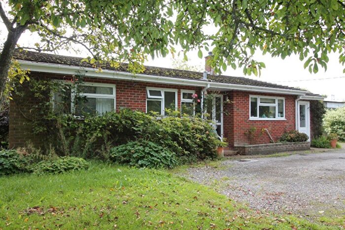 3 Bedroom Bungalow To Rent In Bishops Waltham, SO32