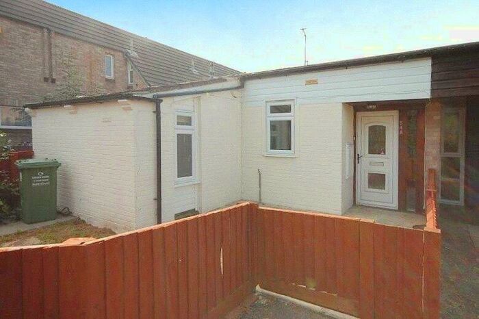2 Bedroom Bungalow To Rent In Malgraves, Basildon, SS13